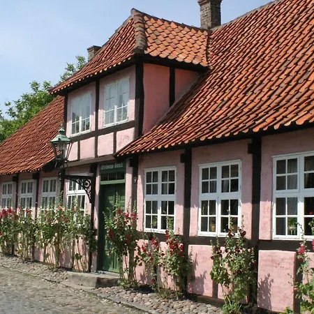 Semesterbostad 4 Person Holiday In R Nne